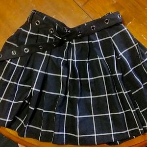 3/$15 Hottopic pleated black and white grid skirt Size S